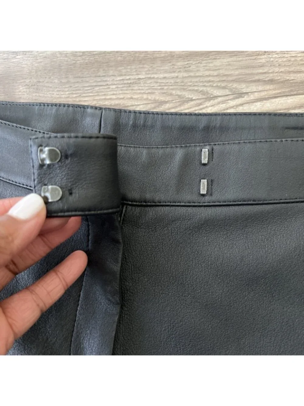 Akris Punto‎ Fancy Lambskin Nappa Leather Front Fitted Pants Womens US 10 Black